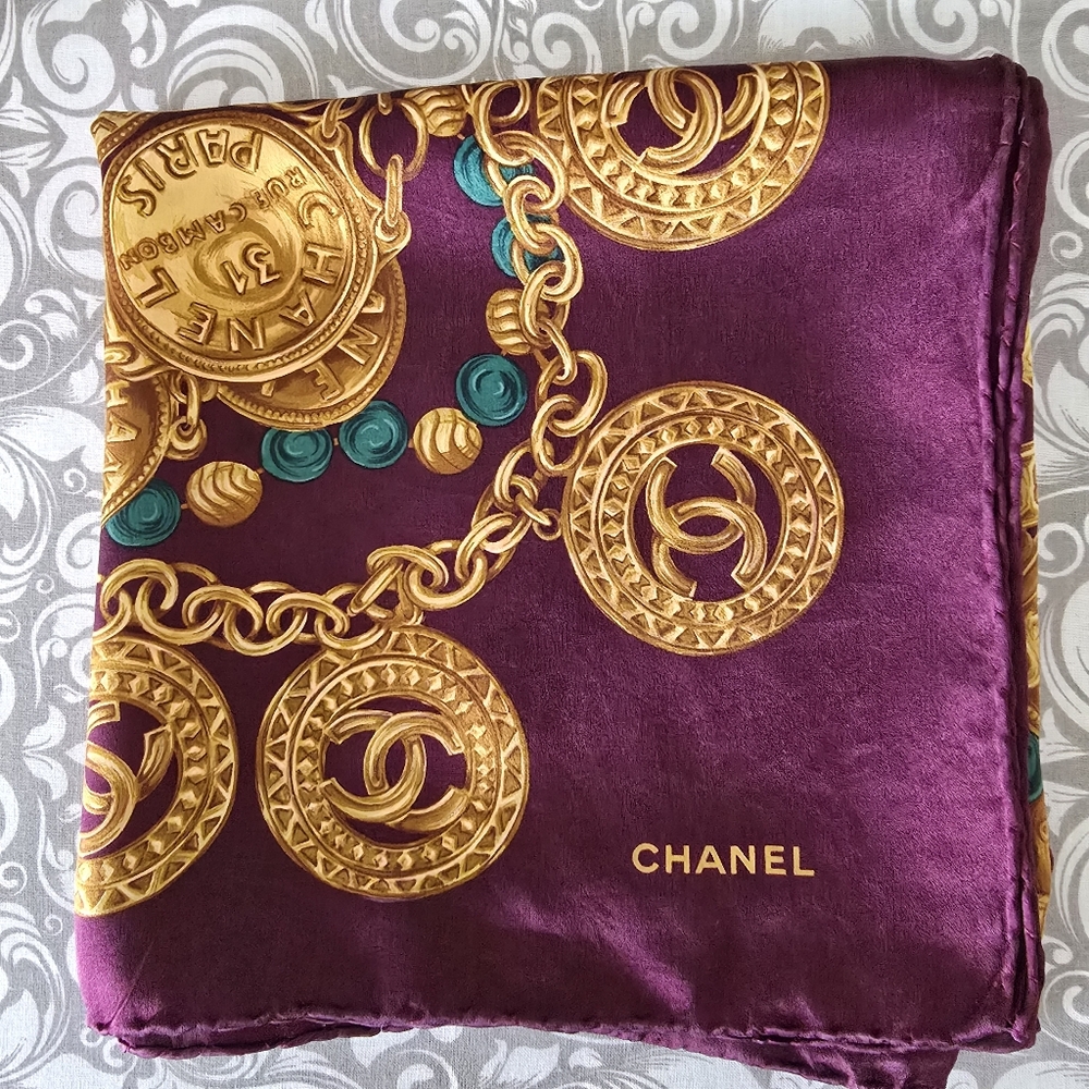 Vintage CHANEL burgundy silk scarf featuring gold chain medallion print motif 34 - Picture 7 of 10